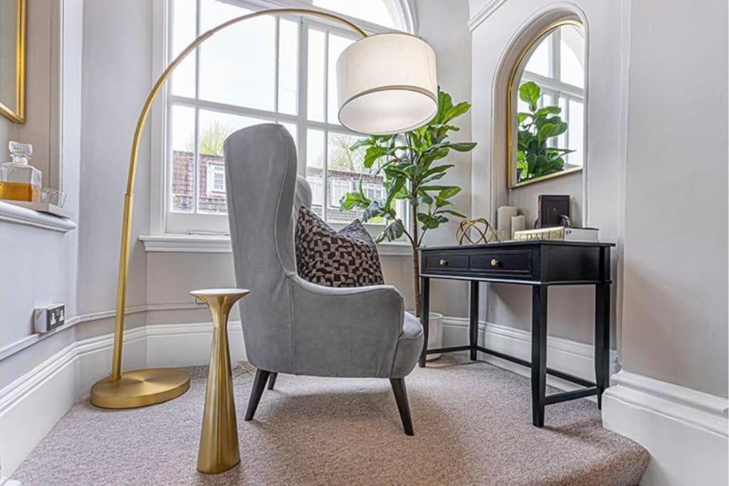 Stylish Hyde Park Home By Tube Stations With Elevator ロンドン エクステリア 写真